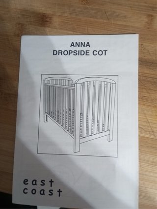 Cuna de madera blanca