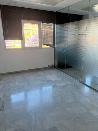 Oficina en alquiler en La Calzada en Sevilla