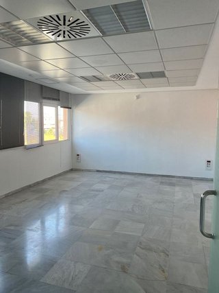 Oficina en alquiler en La Calzada en Sevilla