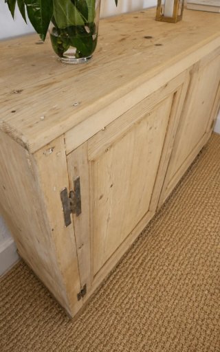 Armario antiguo madera puertas dobles.