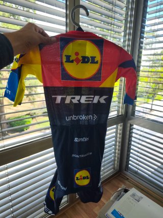 4 Monos originales world tour Lidl Trek Talla S