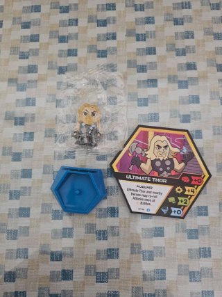 UNO Flip! Naruto Sakura Card Game y Marvel