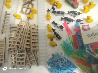 Lote miniaturas madera y plástico