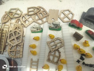 Lote miniaturas madera y plástico