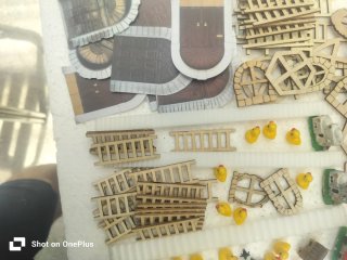 Lote miniaturas madera y plástico