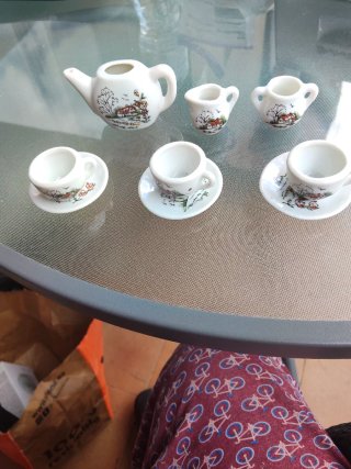Tacitas de colección pequeñas de porcelana