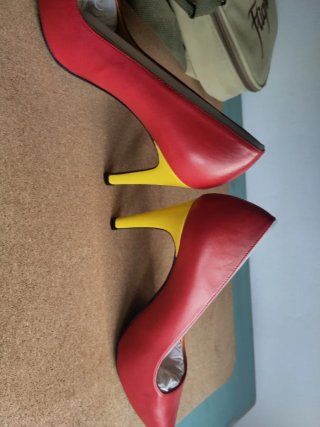 Zapatos planos rojos y amarillos Lidl