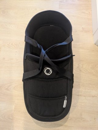 Capazo Bugaboo Bee 5 Negro con adaptadores.
