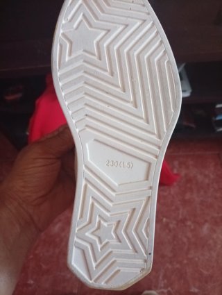 Zapatos de plataforma blancos y rojos