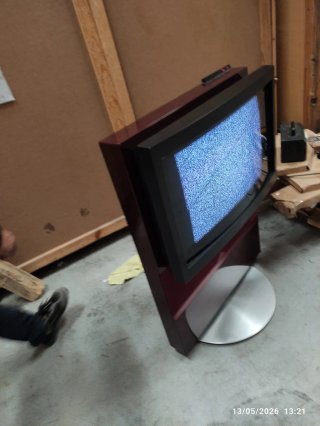 TV Bang & Olufsen Roja y Negra