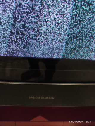 TV Bang & Olufsen Roja y Negra