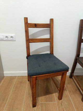 Silla de madera rústica