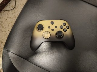 Xbox Series S + Mando dorado + 1TB HDD Externo