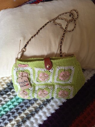 Bolso crochet flores verde y rosa