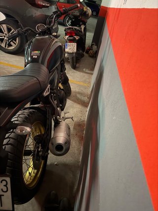 Yamaha XSR 125 Negra y Dorada