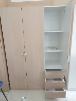 Armario de madera beige