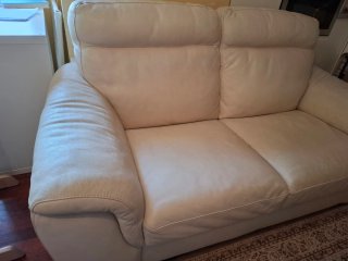 Sofá Natuzzi 2 plazas piel beige. Sin uso.