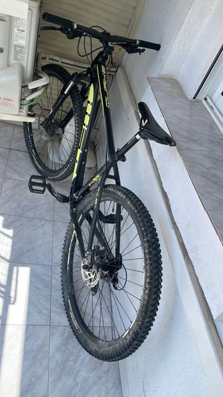 Bicicleta WST 27.5 Negra y Amarilla