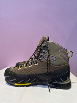 BOTAS DE MONTAÑAS IMPERMEABLES CON SISTEMA RECCO