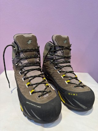 BOTAS DE MONTAÑAS IMPERMEABLES CON SISTEMA RECCO