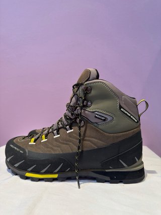 BOTAS DE MONTAÑAS IMPERMEABLES CON SISTEMA RECCO