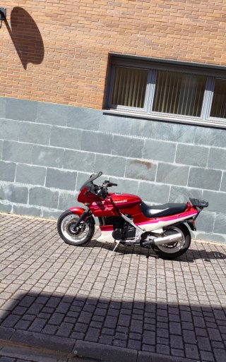 Kawasaki GPZ 500S 1991 Roja y Blanca