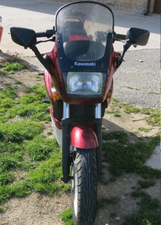 Kawasaki GPZ 500S 1991 Roja y Blanca