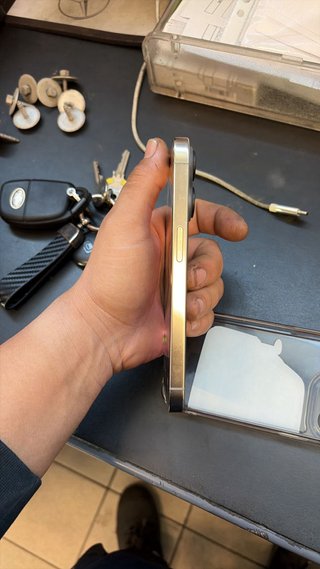 iPhone 15 Pro - Nero/Argento