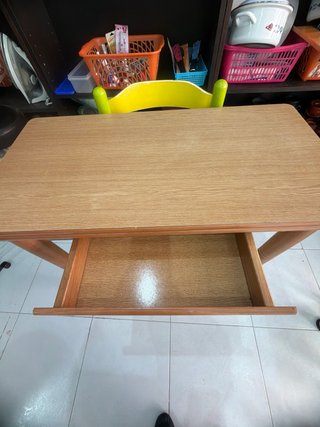 Mesa de cocina madera y patas verdes