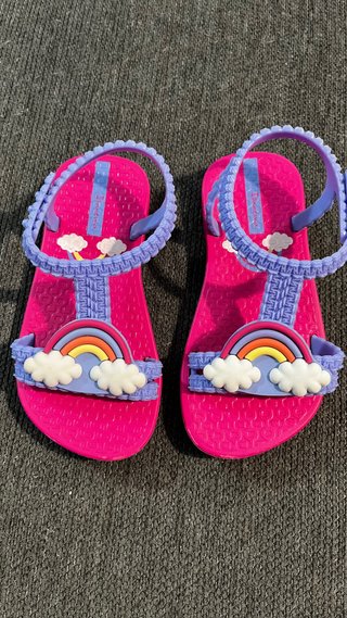 Sandalias Ipanema talla 20-21 dibujo arco iris