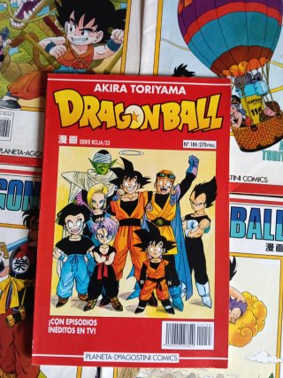 Lote de cinco Comics dragón ball .
