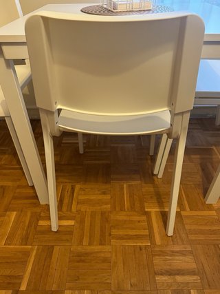 Sillas de plástico blancas (4unidades)