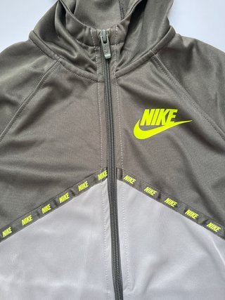 Chándal Nike Verde y Beige con Logo