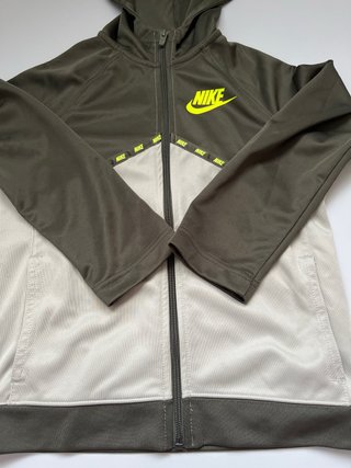 Chándal Nike Verde y Beige con Logo