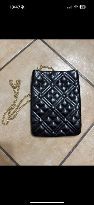 Borsa Love Moschino trapuntata nera con catena oro