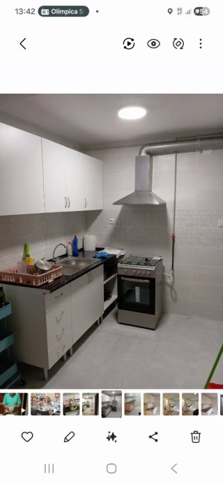 Cocina moderna: muebles, vitrocerámica, etc.