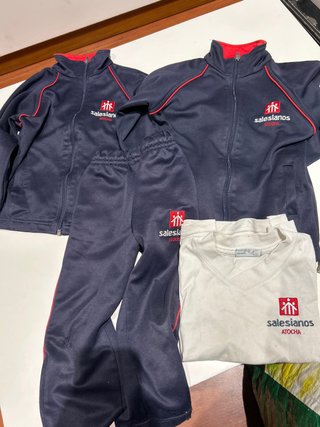 Chándal Salesianos Atocha Azul y Blanco chaqueta