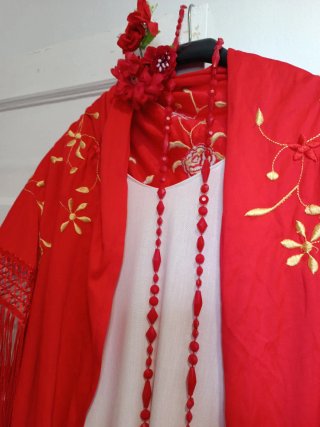 Traje de Flamenca blanco y rojo