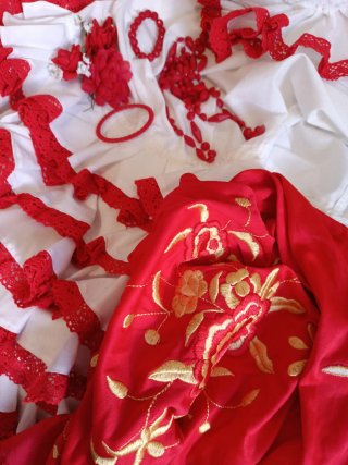 Traje de Flamenca blanco y rojo