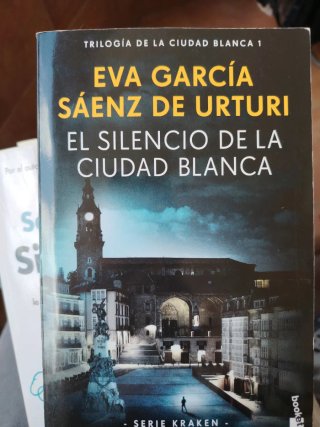 El silencio de la ciudad blanca: Trilogía de la...