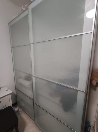 Sofá rinconera de piel y armario 2 puertas