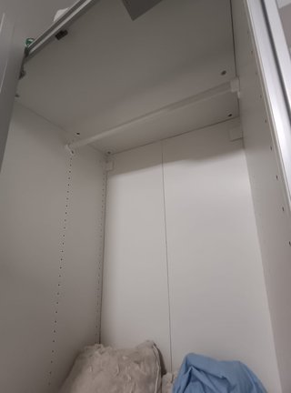 Sofá rinconera de piel y armario 2 puertas