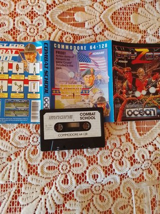 Commodore 64/128. Combat School. Excelente estado.