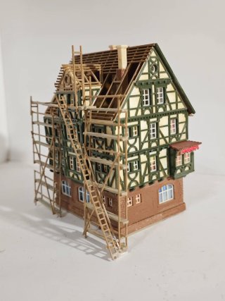 Maqueta Vollmer casa antigua con andamios
