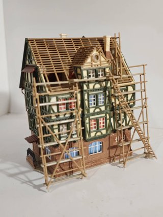 Maqueta Vollmer casa antigua con andamios