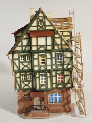 Maqueta Vollmer casa antigua con andamios