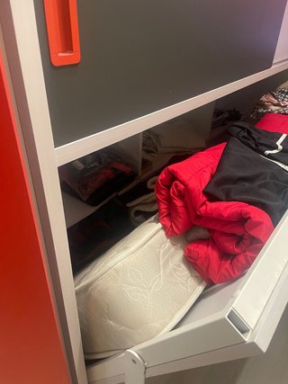 Armario con cama abatible,, hecho a medida ,cama90
