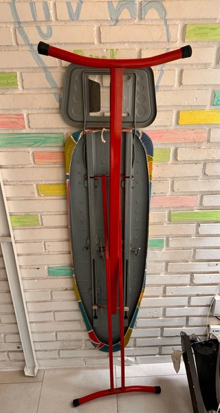Plancha de ropa plegable roja