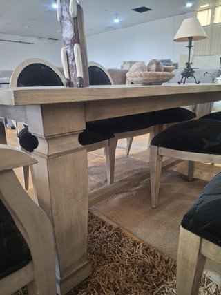 Mesa de comedor con 6 sillas de madera