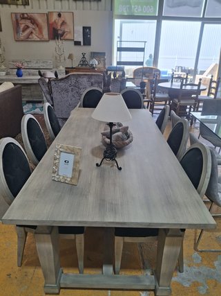 Mesa de comedor con 6 sillas de madera